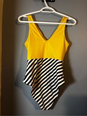 Cupshe Yellow and Black Striped One-Piece Swimsuit